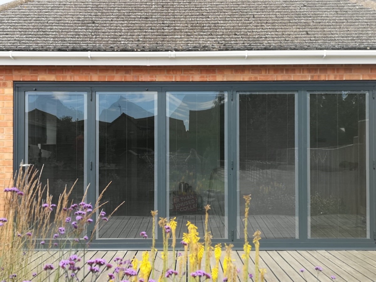 5 Pane - Grey - Blinds