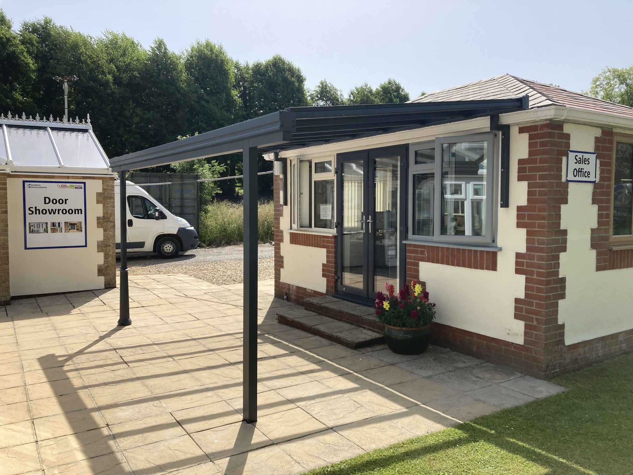 Simplicity 6 veranda in anthracite grey with gutter support brackets, built and standing in the Bifold Shop showroom