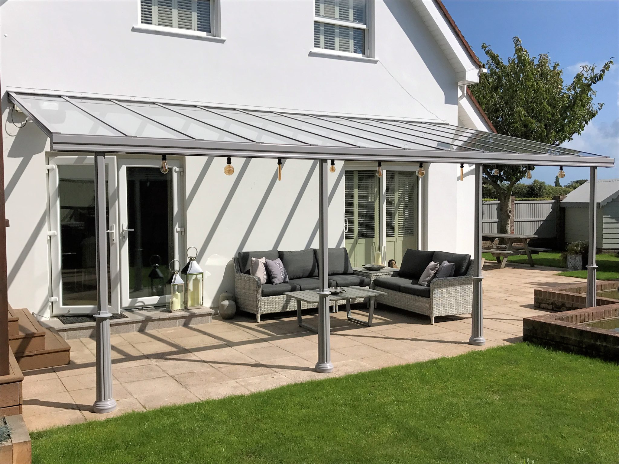 Simplicity 6 veranda in light grey with integrated lighting and Victorian post detailing